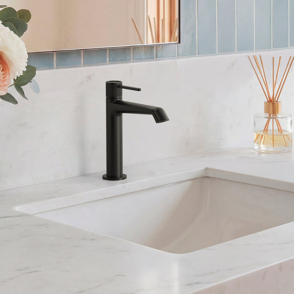 Single-Hole Single-Handle Bathroom Sink Faucet with Drain Assembly SFS-1313B-BK - Matte Black
