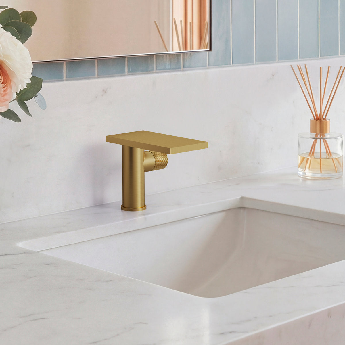 Single Hole Bathroom Faucet, Single-Handle Waterfall Sink Faucet with Drain Assembly SFS-1318B-GD - Brushed Gold
