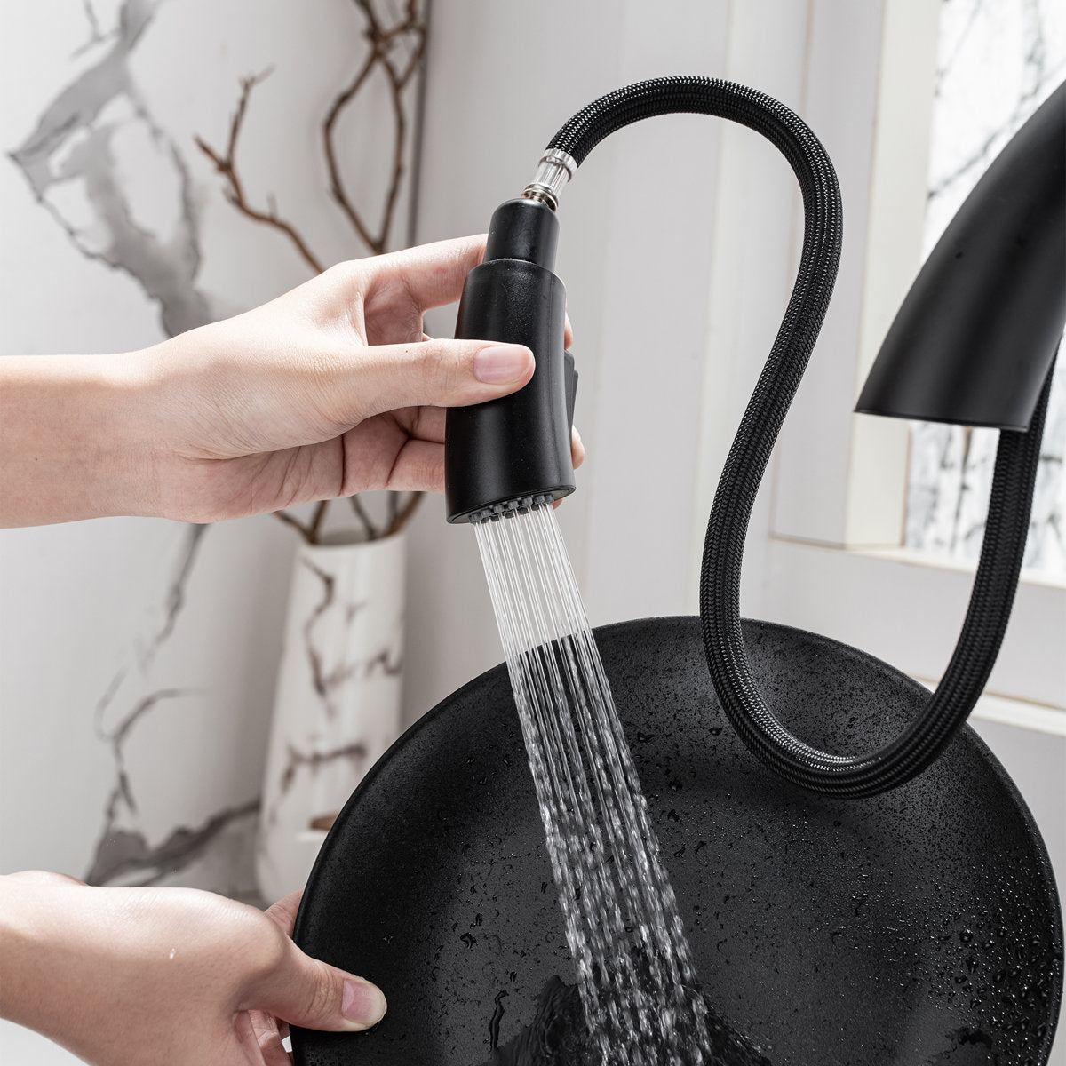 LPVLPV Pull Down Kitchen Faucet CF98003 - Matte Black