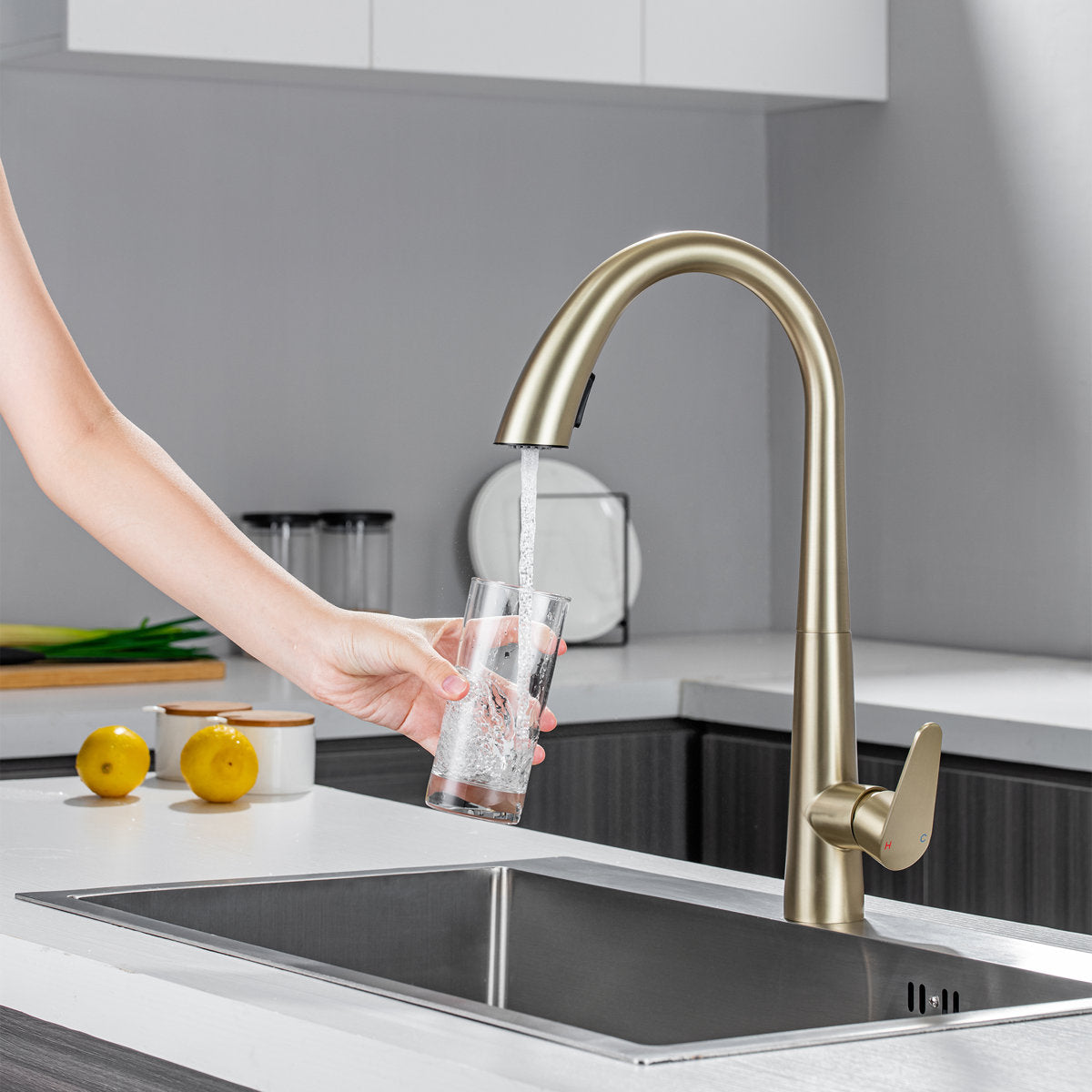 LPVLPV Pull Down Kitchen Faucet CF98004 - Brushed Gold