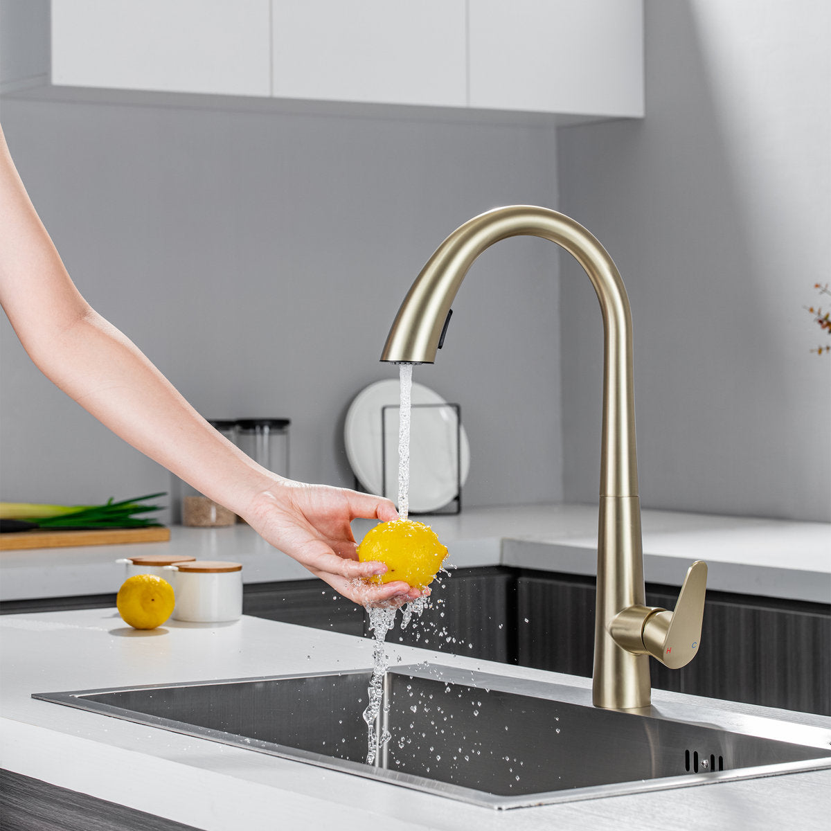 LPVLPV Pull Down Kitchen Faucet CF98004 - Brushed Gold